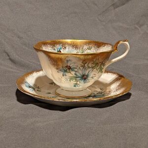 VINTAGE ROYAL ALBERT BONE CHINA TEA CUP & SAUCER GOLD CREST W/BLUE DAISIES